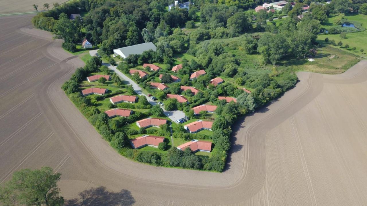 Kranich Ferienhaeuser Mit Innenpool Hohendorf  Bagian luar foto