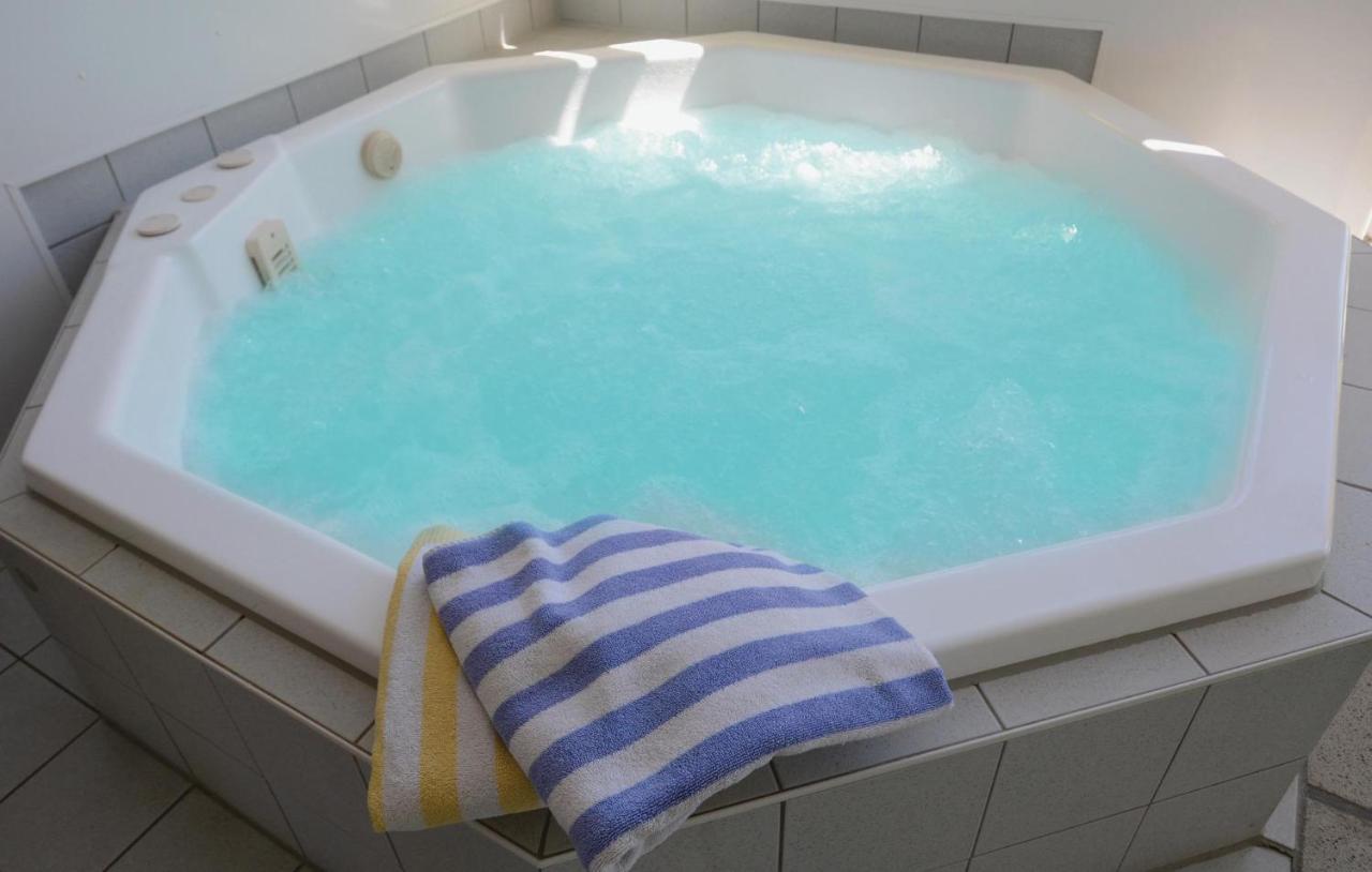 Kranich Ferienhaeuser Mit Innenpool Hohendorf  Bagian luar foto