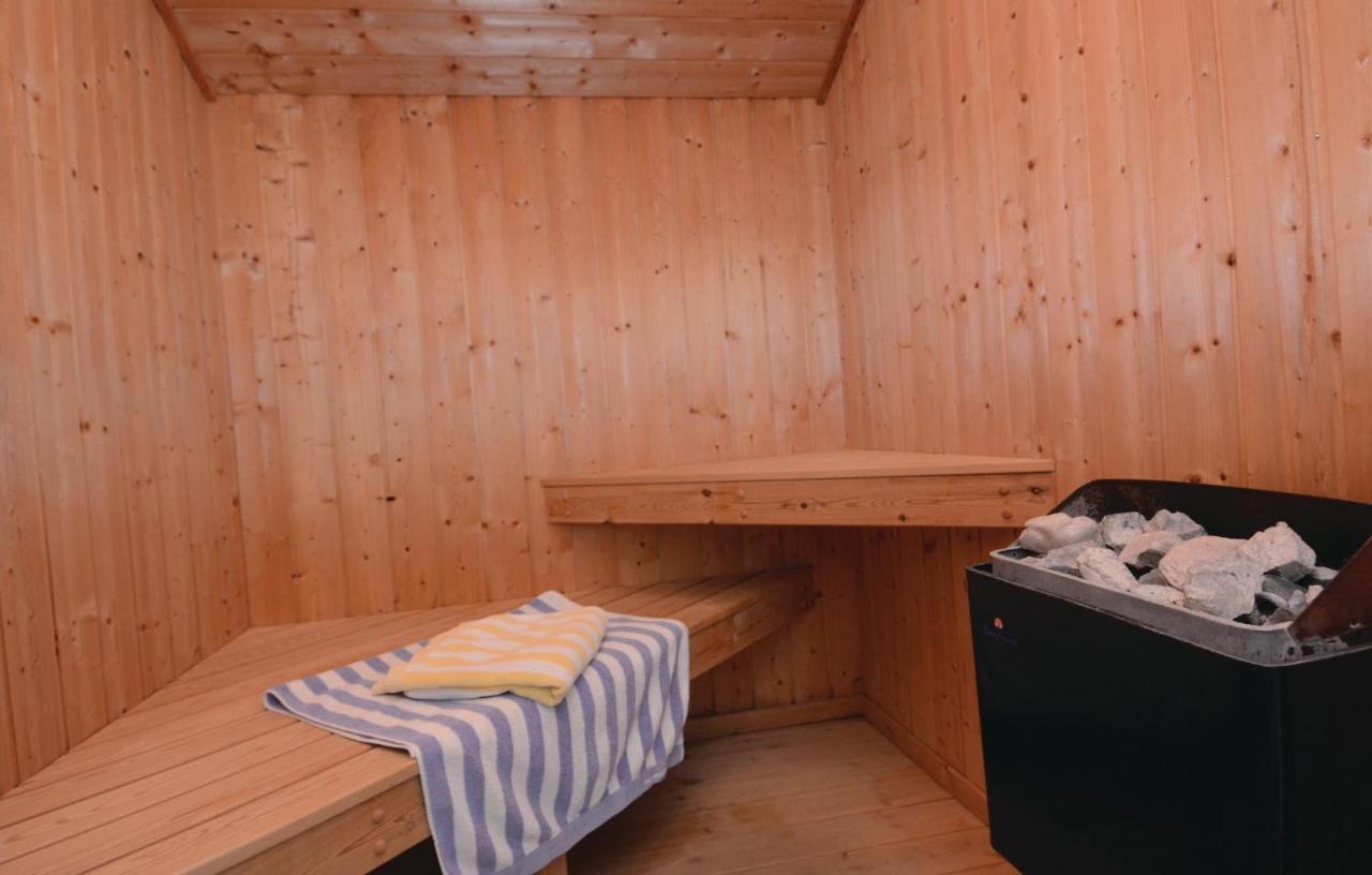 Kranich Ferienhaeuser Mit Innenpool Hohendorf  Bagian luar foto