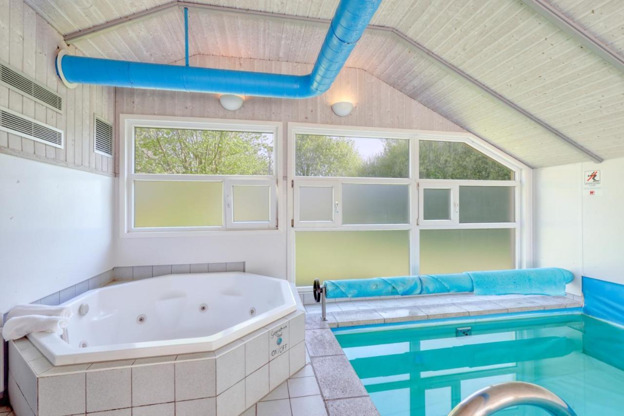 Kranich Ferienhaeuser Mit Innenpool Hohendorf  Bagian luar foto