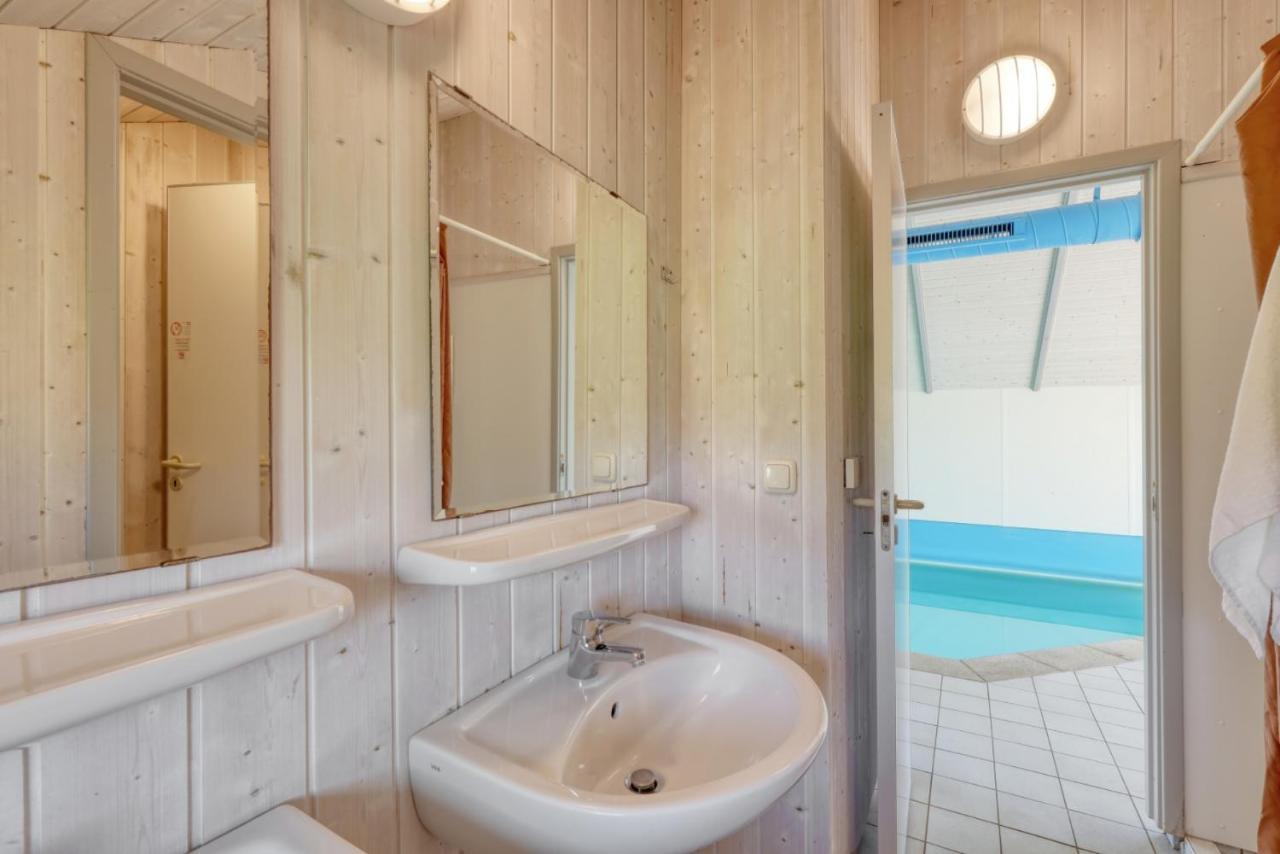 Kranich Ferienhaeuser Mit Innenpool Hohendorf  Bagian luar foto