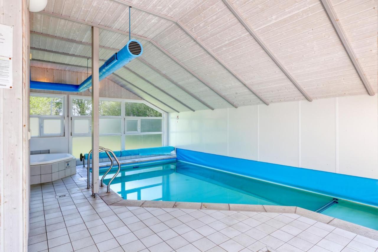 Kranich Ferienhaeuser Mit Innenpool Hohendorf  Bagian luar foto